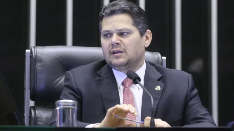 Governo tem “legitimidade” para acionar STF sobre IOF, diz Alcolumbre