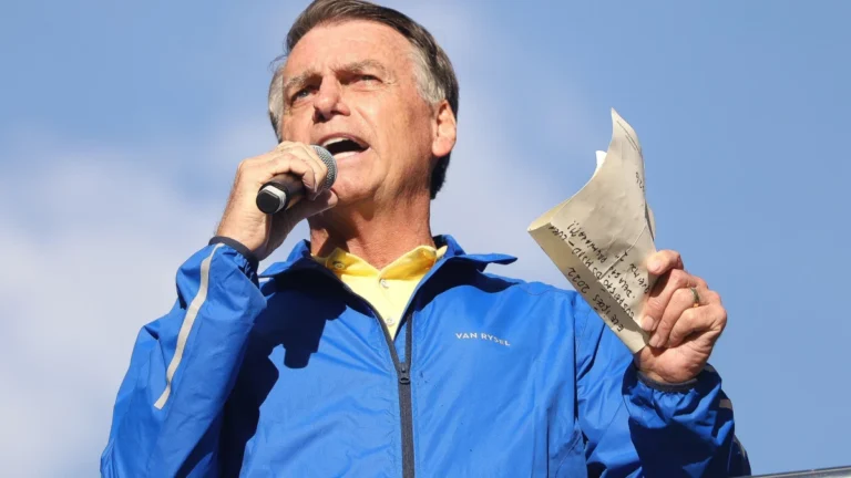 Bolsonaro passará mês de julho em repouso domiciliar, diz boletim