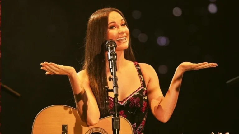Kacey Musgraves, cantora country americana, anuncia 1º show solo no Brasil