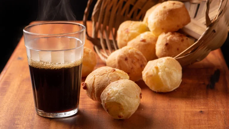 Criança morre após comer bolo e pão de queijo em Minas Gerais