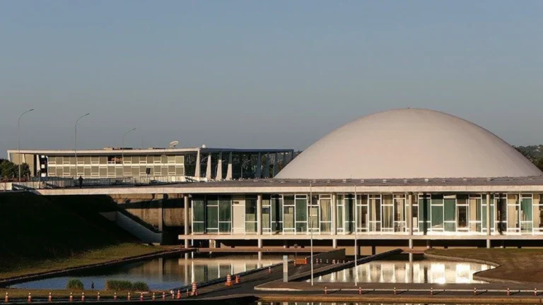 Candidatos à presidência do PT dizem que Congresso tenta “sufocar” governo