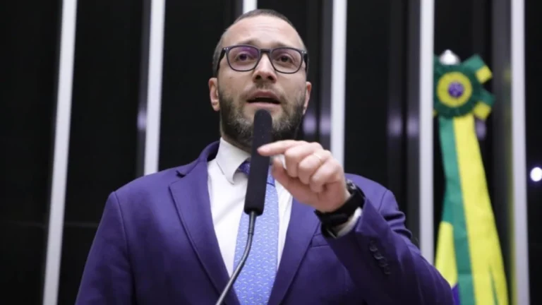 Moraes cita Filipe Barros em inquérito contra Eduardo Bolsonaro