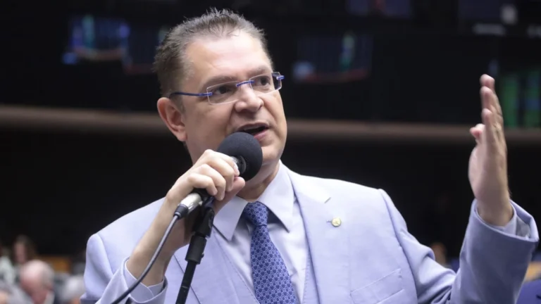 Após decisão de Moraes, Sóstenes nega ato no STF e diz estar no Rio