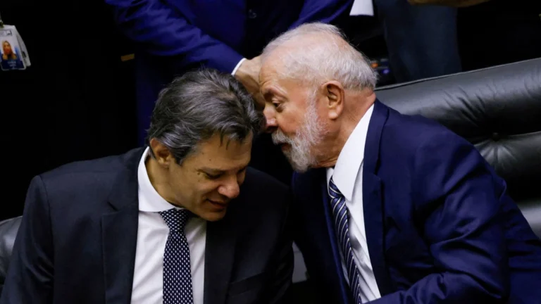 Governo quer virar o jogo dizendo que quer justiça social, diz Eurasia
