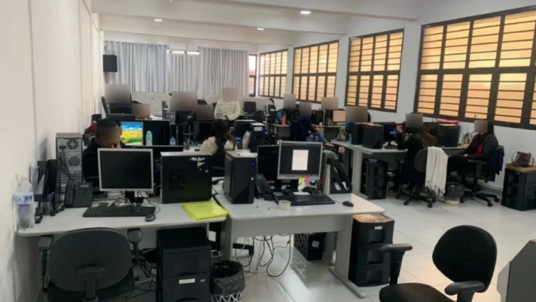 Prédio com “megacentral” de golpes por telemarketing é fechado em SP