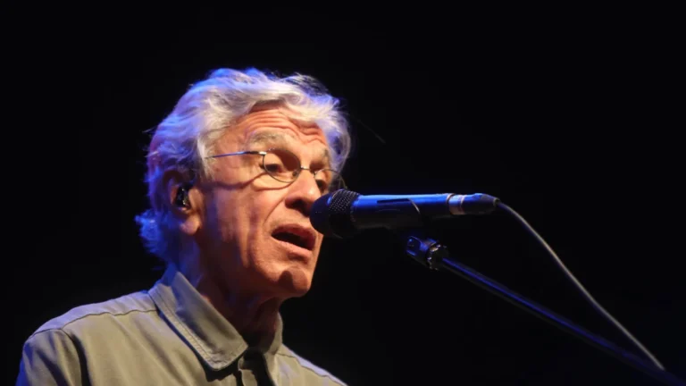 Caetano Veloso faz 83 anos: veja quais as músicas mais tocadas do artista