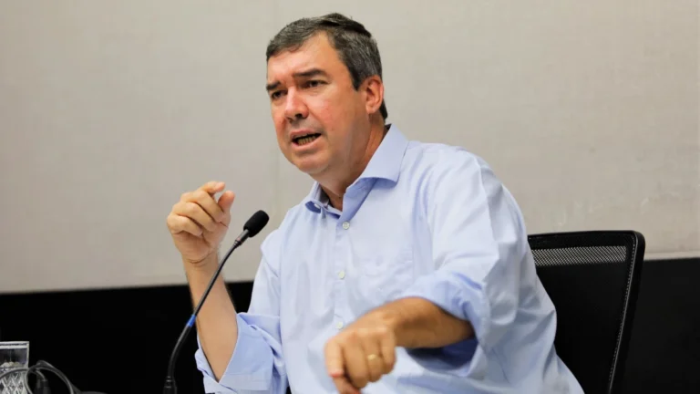Eduardo Riedel assina filiação ao PP, e PSDB perde último governador