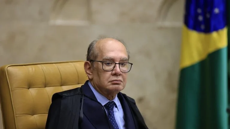 “Fugiu do país covardemente”, diz Gilmar Mendes sobre Eduardo Bolsonaro
