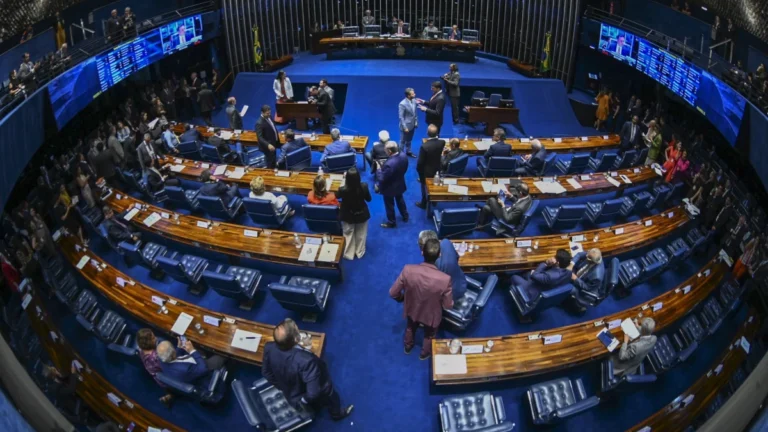 Empresas pressionam e relator no Senado faz ajustes no PL da Adultização