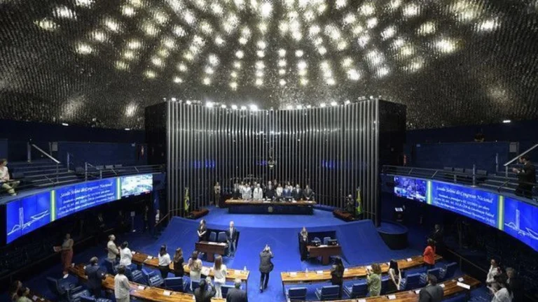 Senadores protocolam pedido de CPI contra adultização de crianças