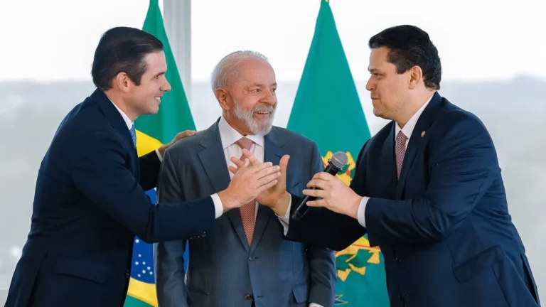 Lula chama Hugo e Alcolumbre para assinatura da MP do tarifaço