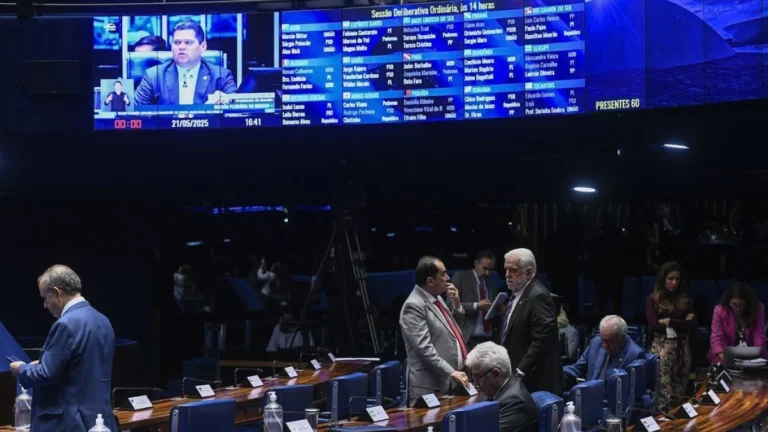Comissão do Senado aprova indicados para Anac e Anatel