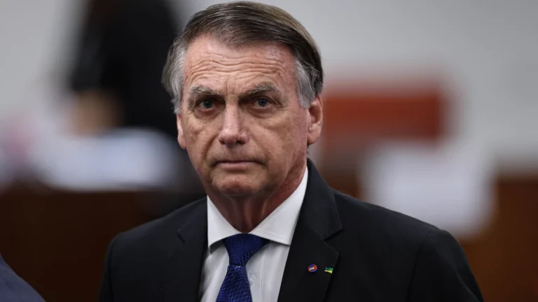 Moraes proíbe Bolsonaro de receber visitas sem autorização do STF