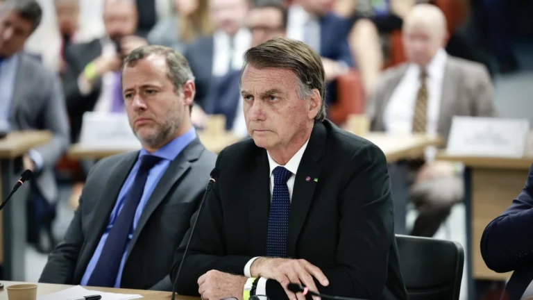 Defesa de Bolsonaro alfineta Moraes: “Sabemos que a Justiça não é tola”