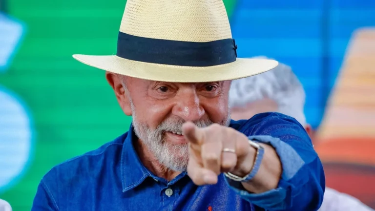 Tarifaço de Trump impulsiona governo Lula, afirma Antonio Lavareda