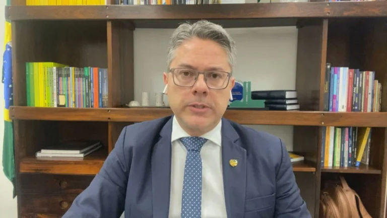 Projeto contra adultização: Temos apoio da oposição e governo, diz senador