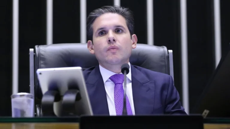 Hugo decide pautar nesta quinta a urgência da isenção do IR até R$ 5 mil
