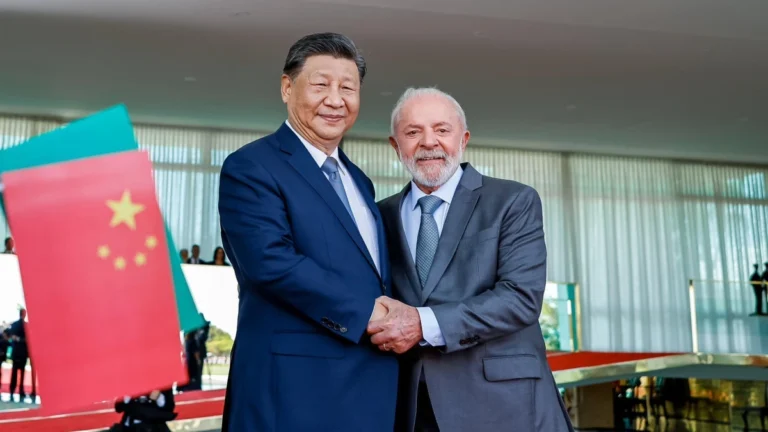 Lula liga para Xi e conversa sobre parceria bilateral e novos negócios
