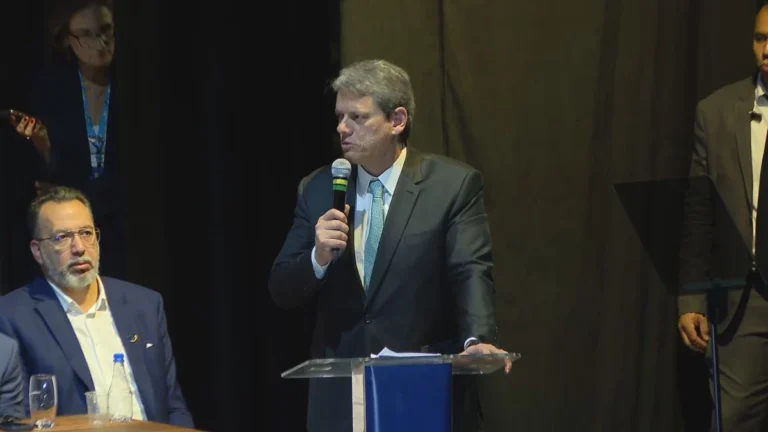 Tarcísio marca presença na superfederação e amplia influência em Brasília