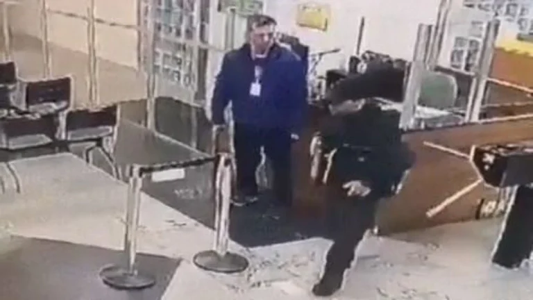 Vídeo: detento que matou policial penal saiu de hospital com farda policial