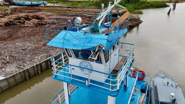 Comandante de embarcação que colidiu com ponte da COP30 é preso em Belém