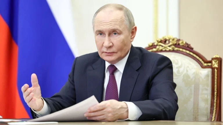 Putin tem menos a perder na reunião com Trump, diz especialista