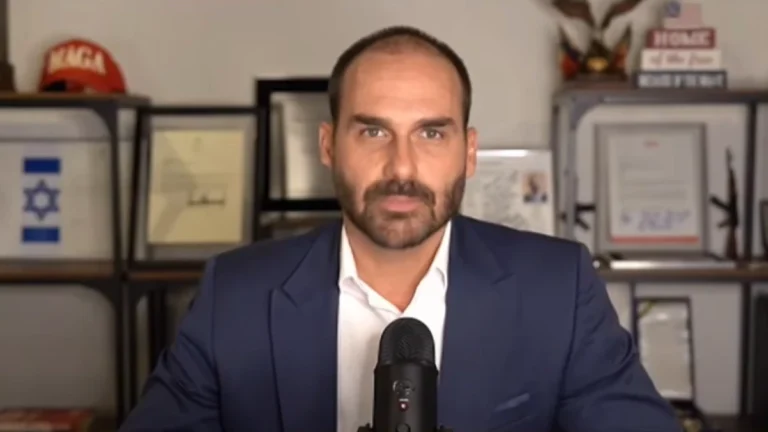 Eduardo Bolsonaro alega perseguição política em ofício à Câmara