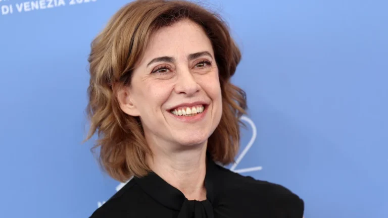 Fernanda Torres chega à abertura do Festival de Veneza
