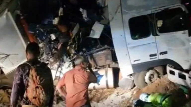 Batida entre ônibus e carreta deixa 11 mortos e mais de 40 feridos na BR-163 em MT