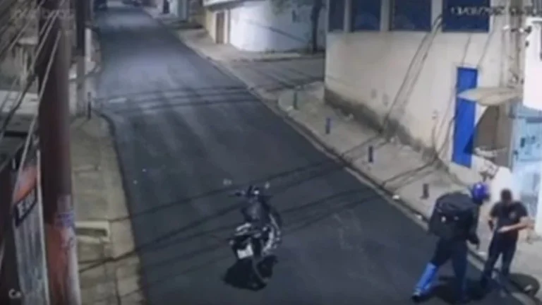 Homem é baleado após não conseguir tirar aliança do dedo e reagir a assalto
