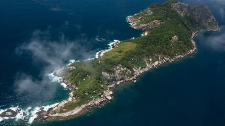 Embarcação some perto da proibida Ilha das Cobras; 3 pessoas estavam dentro