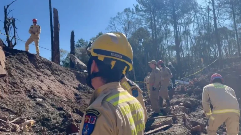 Restos mortais são encontrados em área onde fábrica explodiu em Curitiba