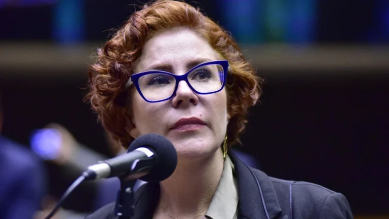 Justiça italiana mantém prisão cautelar de Carla Zambelli