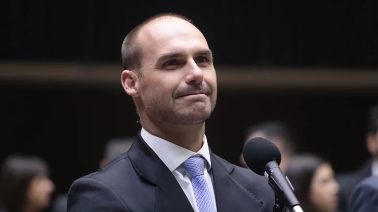 Aliados pedem moderação no tom de Eduardo Bolsonaro nos EUA