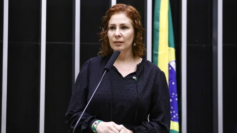 Zambelli passa mal em audiência na Itália
