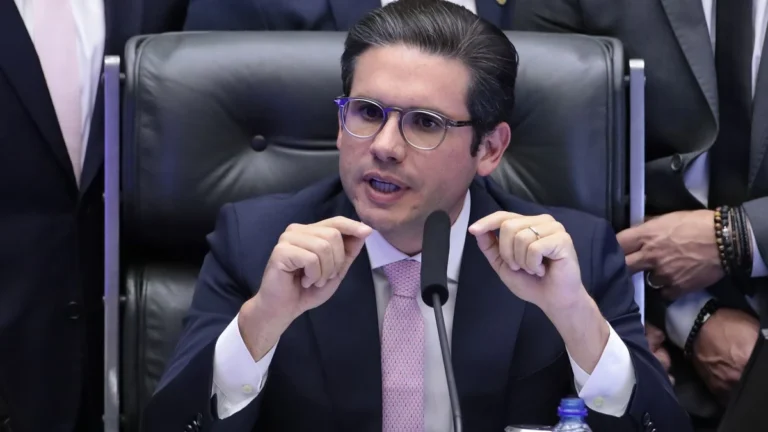 Hugo nega negociação de contrapartida com oposição e fala em “providências”