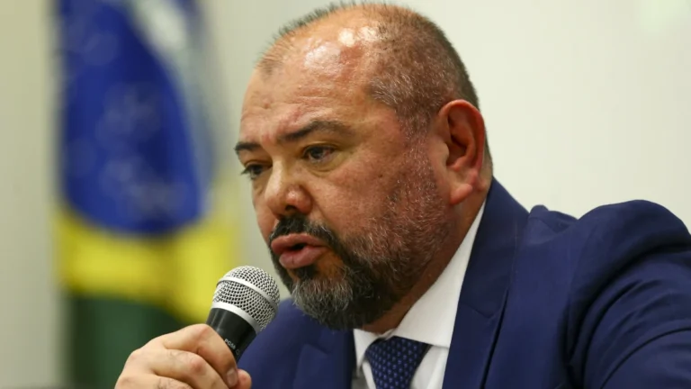 Senador quer dados financeiros de ex-ministro do Bolsonaro na CPMI do INSS