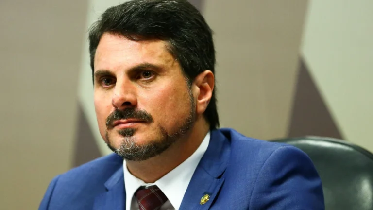 Moraes abre exceção para Do Val ir ao Senado fora do recolhimento noturno