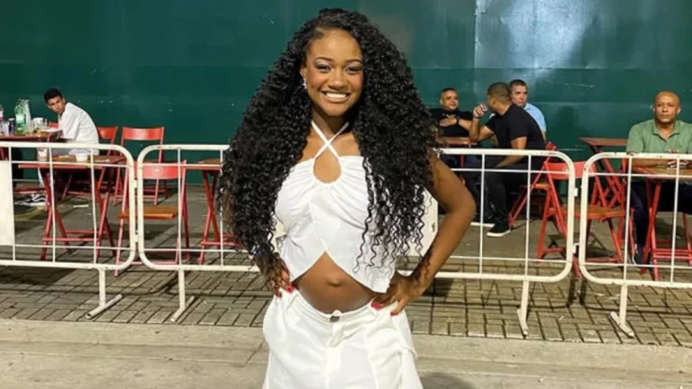 Lorena Raissa, rainha de bateria da Beija-Flor, dá à luz 1º filho