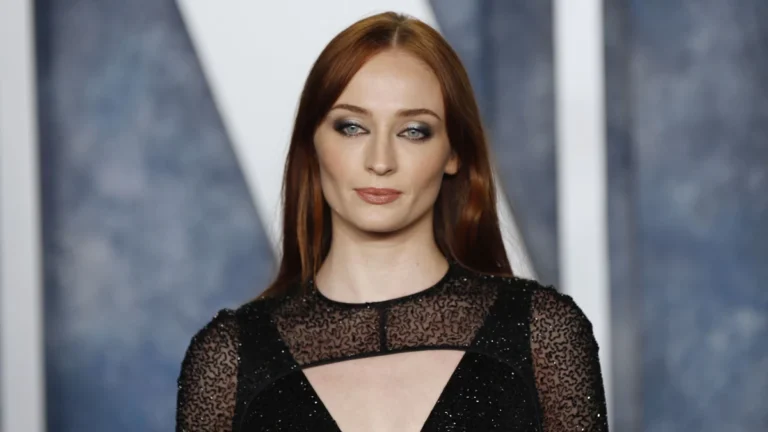 Sophie Turner rebate crítica sobre maternidade e ganha apoio nas redes