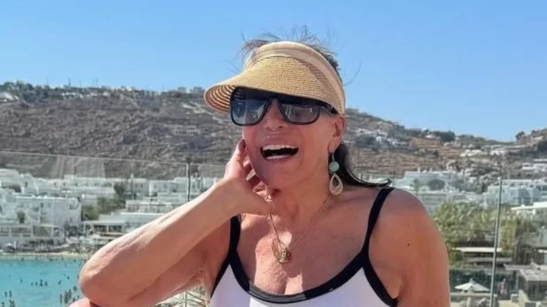 Aos 83 anos, Susana Vieira posa de maiô na Grécia; veja