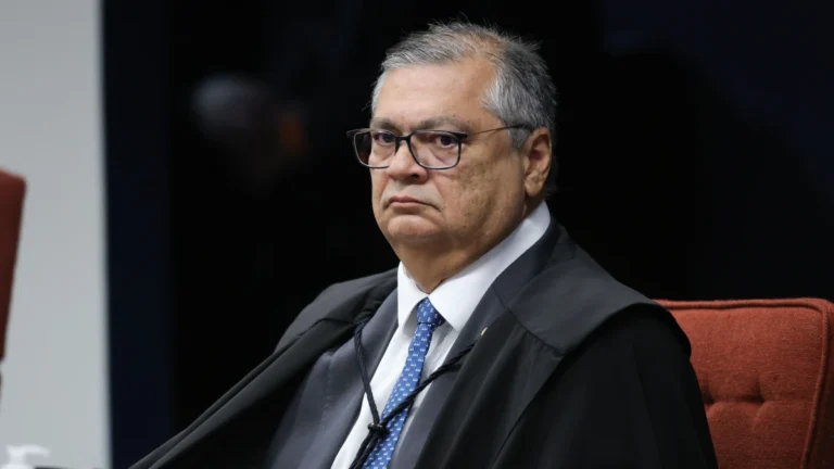 Dino: Alguém imagina que cartão de crédito ou Mickey mudará julgamento?