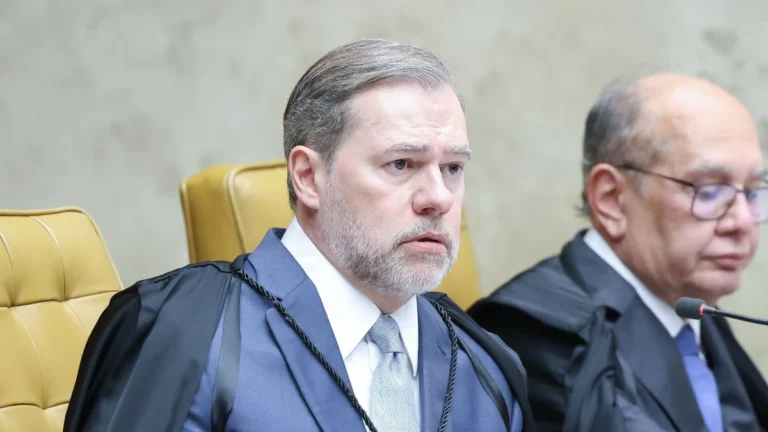 STF dá 10 dias para Câmara se explicar sobre PEC da Blindagem