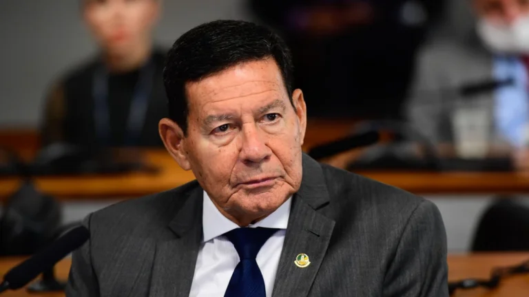 Julgamento é ato final da disputa entre Bolsonaro e STF, diz Mourão
