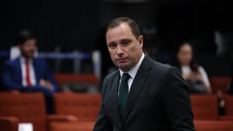 Delator do plano de golpe, Mauro Cid pede para deixar o Exército