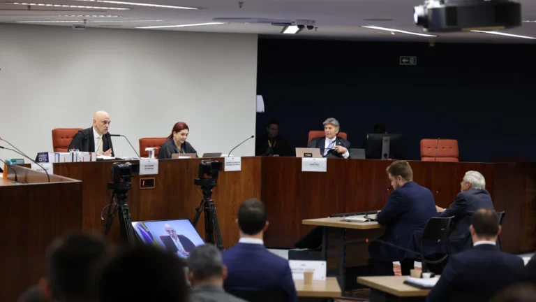 Às vésperas de julgamento, defesas intensificam busca por ministros do STF