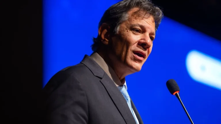 Tarcísio rasgou a fantasia de uma pessoa de centro, diz Haddad