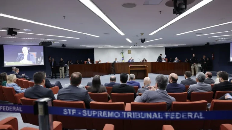 Após maioria para condenação, base comemora e oposição aposta em anistia