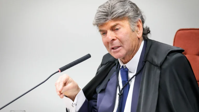 STF tem maioria para condenar Mauro Cid por tentativa de abolição do Estado