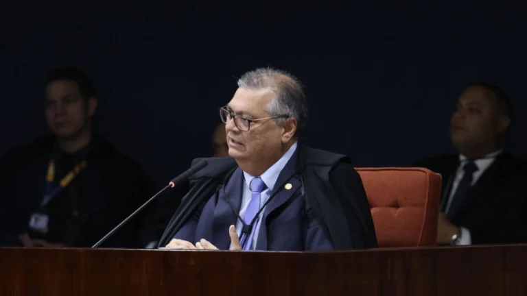 “Disseram que eu ia para o Nepal”, diz Dino sobre ameaças